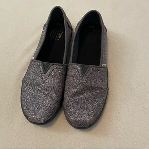 Tom’s girls multicolored glitter classic slip on loafers